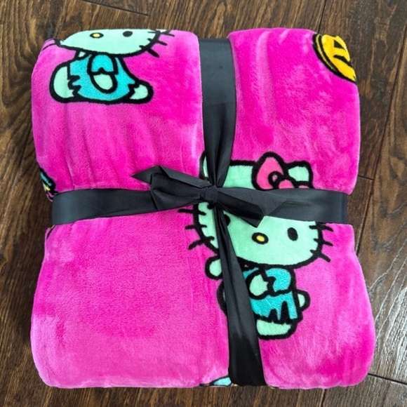 Hello Kitty Halloween Frankie Blanket Queen - Picture 3 of 3